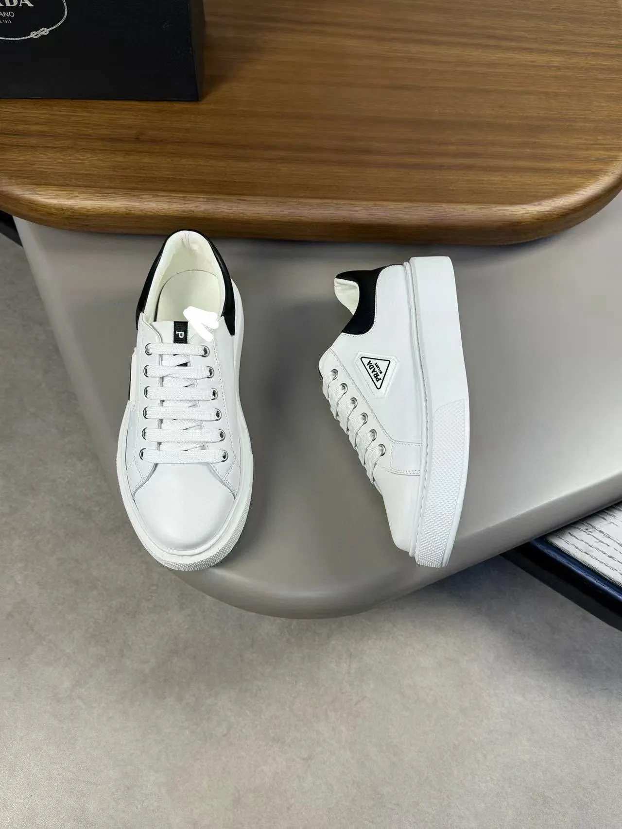 Men's shoes 💰P420💰[PRADA] Prada - High-end quality original order - Upper: original 🔝 Nappa calfskin, shoe body sewn with brand plastic LOGO - Inner: water-dyed cowhide - Outsole: original TPU rubber foam; molded outsole - Super high quality control, fine workmanship: highlighted (high-end, luxury, grade) -Size: 39-44 (38, 45, can be customized)